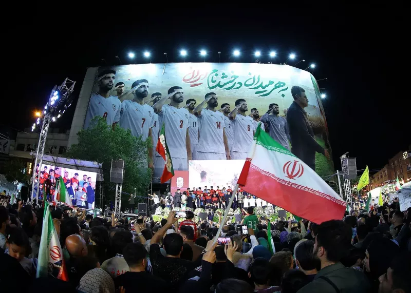 رویترز: هزاران نفر تیم ملی را بدرقه کردند