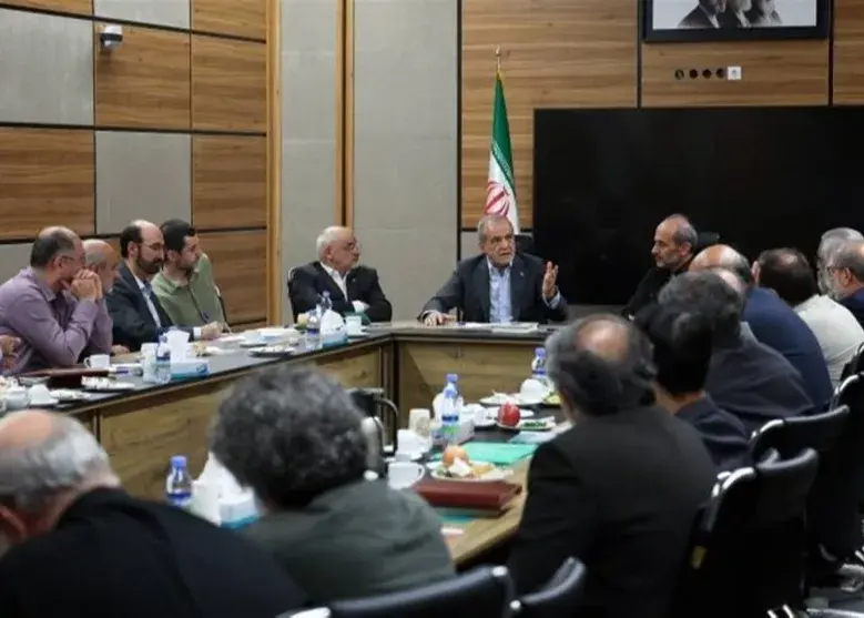 رئیسجمهور: دلسوزان بهجای نقد وارد میدان شوند