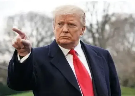 نمایش بمب توسط ترامپ