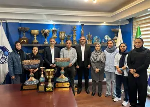 چهار جام جدید در ویترین استقلال (عکس)