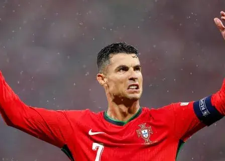مارتینز: رونالدو در جام جهانی ۲۰۳۰ هم بازی میکند!