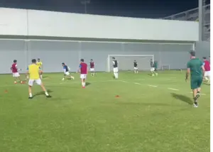 ملی‌پوشان پس از بازی در ورزشگاه ماندند!
