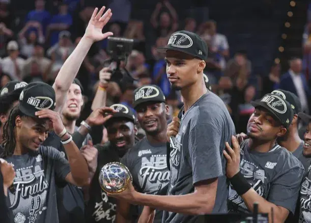 سن‌آنتونیو قهرمان کنفرانس غرب و فینالیست NBA