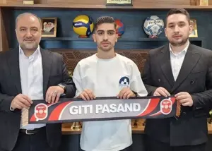 هیچکس قهرمان را ترک نمیکند: تمدید با ستاره فصل