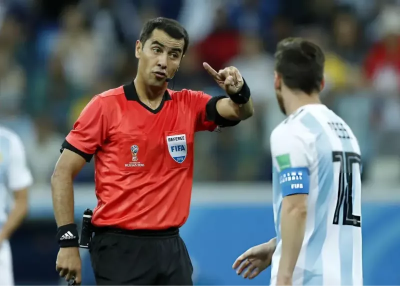رکورددار بیشترین کارت قرمز جام جهانی آشناست!