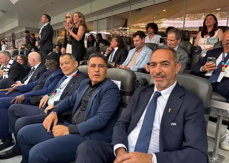 مهدویکیا در میان دو اسطوره (عکس)