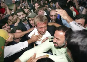 سروِ ساندویچِ یورگن کلینزمن در تهران! (عکس)