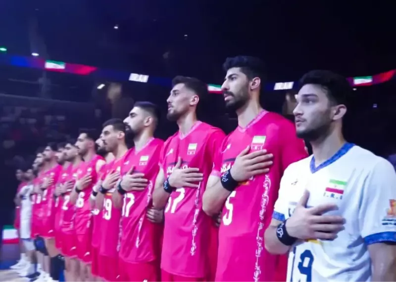 ستاره های والیبال ایران با مچ بند مشکی مقابل آمریکا