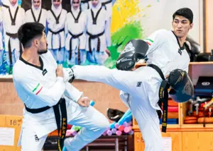 با هر کسی ضد رونالدو باشد، مشکل دارم!