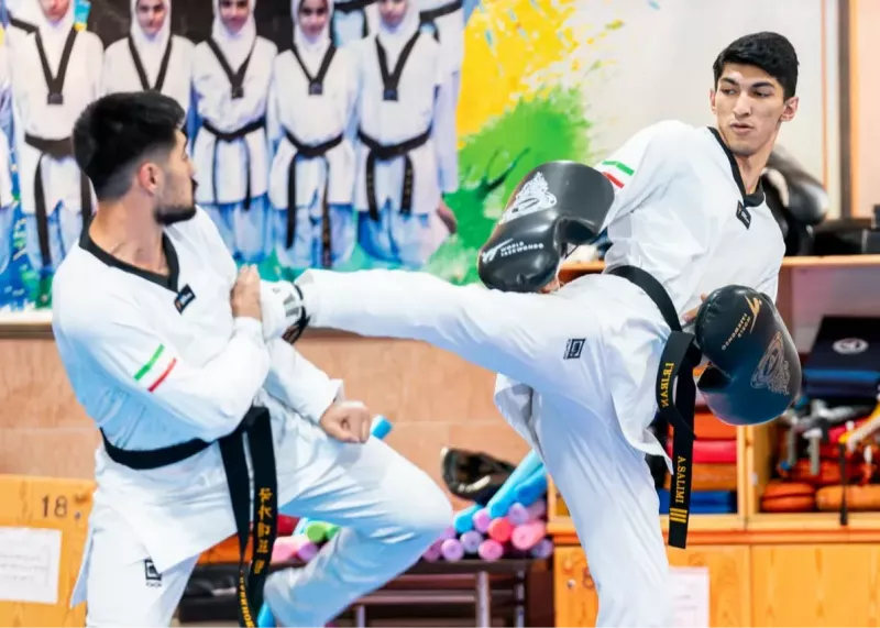 با هر کسی ضد رونالدو باشد، مشکل دارم!