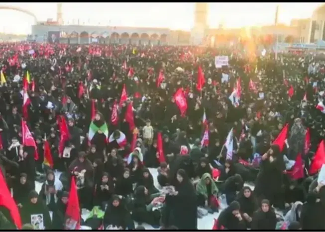 اقامه نماز بر پیکر رهبر شهید در مسجد جمکران