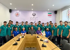 بدرقه پسران جوان هندبال به سوی آسیایی چین