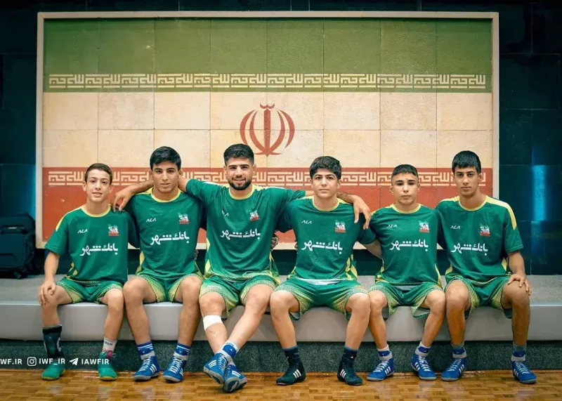 نوجوانان کشتی با ستاره ها سرشاخ شدند(عکس)