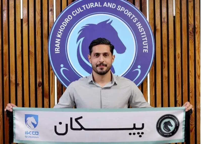 محبی اولین خرید پیکان شد (عکس)