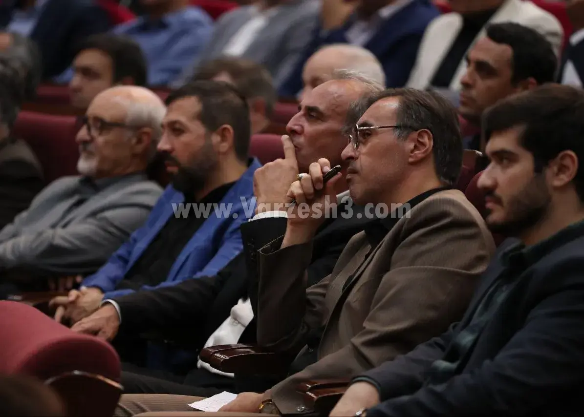 شمس‌آذر خیال همه را از نیمکت راحت کرد
