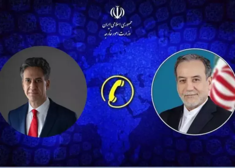 رایزنی تلفنی عراقچی با همتای انگلیسی