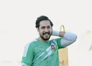 تراکتور دو هافبک در دروازه‌اش دارد!