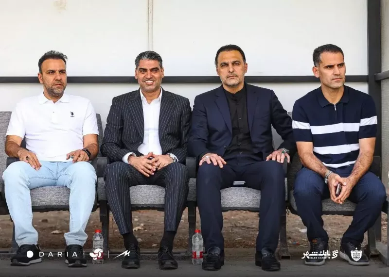 بازار داغ آغوش و خوشوبش در حاشیه بازی پرسپولیس