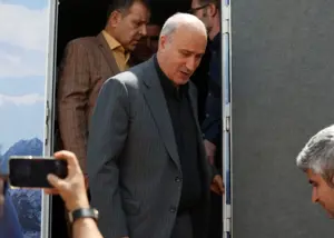 سه شاید تاج برای دادن جام قهرمانی به استقلال