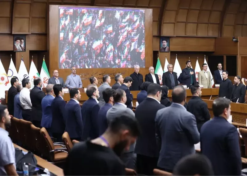 دبیر تذکر داد، 4 نفر انصراف دادند!