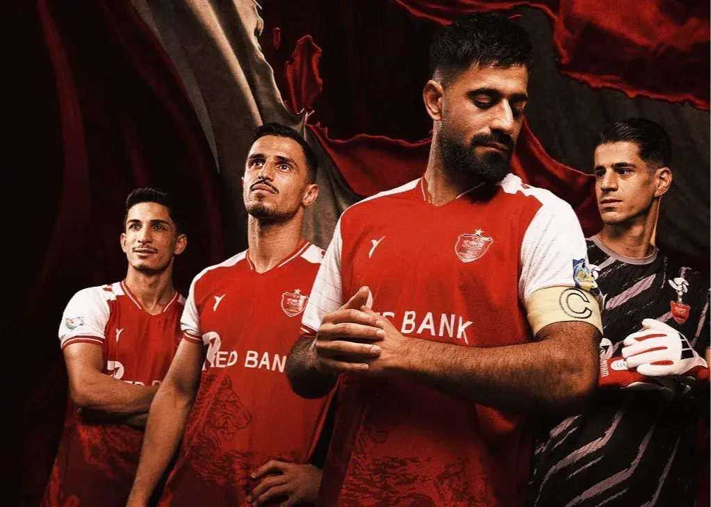 شیر و خلیج فارس، رونمایی از پیراهن پرسپولیس!