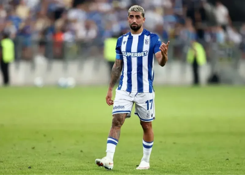 صیادمنش و شنای موفق در آب عمیق!
