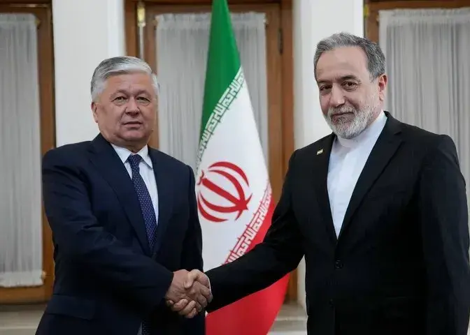 دیدار معاون وزیر امور خارجه ازبکستان با عراقچی
