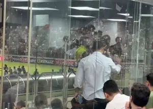 اخراج خبرنگار استقلالی بعد از گل آزادی!