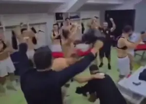 جشن عجیب رئیس دینامو با کیسه‌ پر از پول!