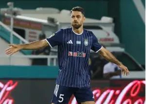 جدا شده از پرسپولیس آماده ورود به 11 نفر