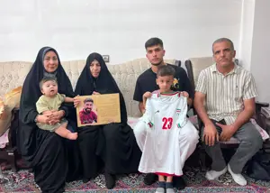 دیدار ستاره سپاهان با خانواده شهید جنگ رمضان