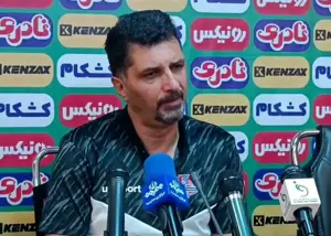 حسینی: فوتبال که پلی‌استیشن نیست!