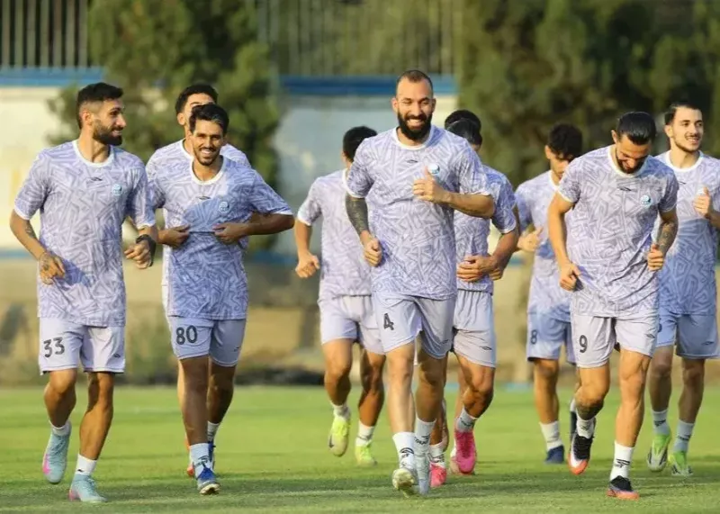 سرها بالا و چهره‌‌ها خندان، استقلال آماده برد(عکس)
