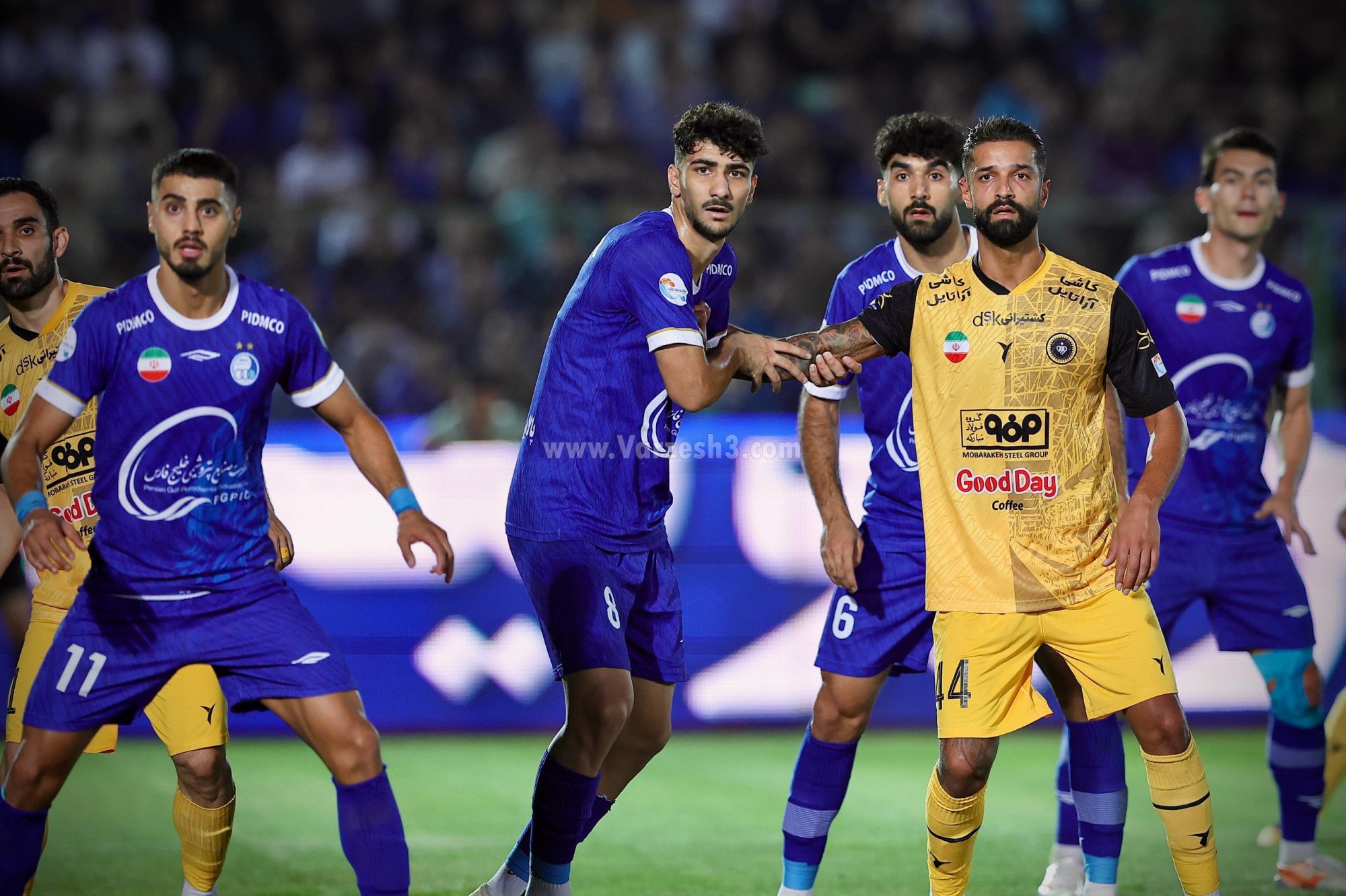 2528573