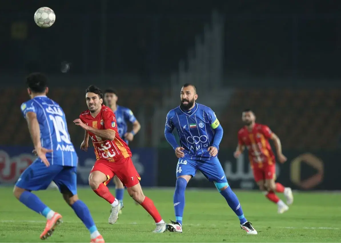 سه برد در پنج بازی، استقلال بالاتر از فولاد