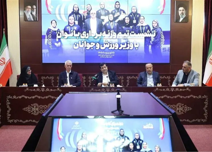 دیدار بانوان مدالآور وزنهبرداری با وزیر ورزش