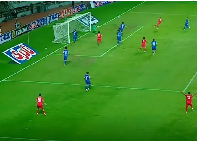 هرچقدر بی‌رحم با پرسپولیس، مهربان با استقلال! (عکس)