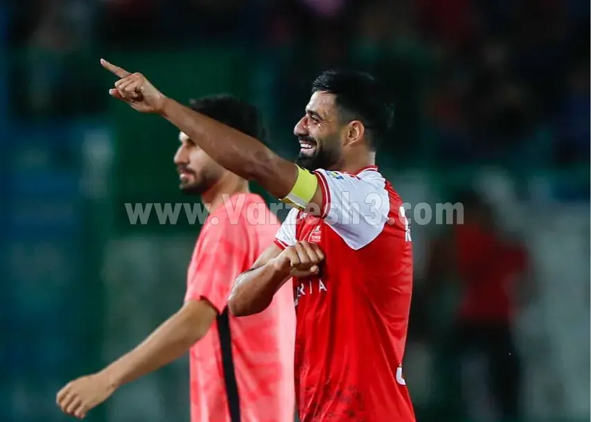 در جدال برای کسب پیروزی؛ گزارش زنده: پرسپولیس 2 - ملوان 0 تیم فوتبال پرسپولیس با یک گل از تیم فوتبال ملوان پیش افتاده است.