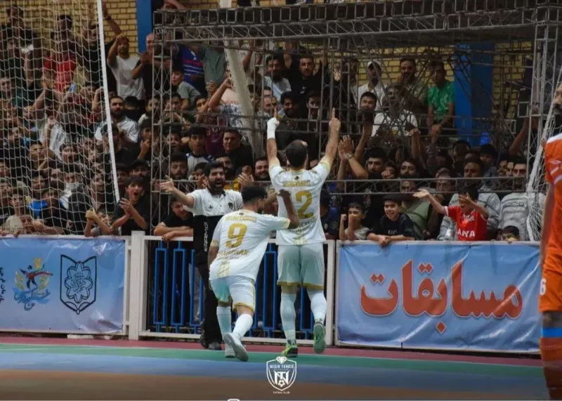 بازیکن لیگ برتری به خودی و غیرخودی زد!