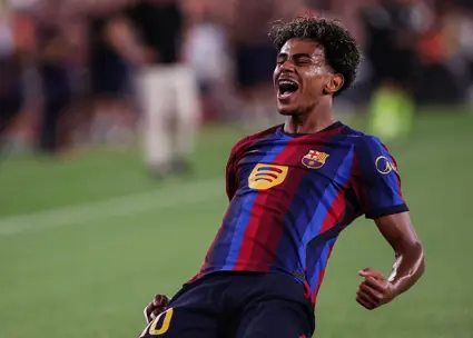 اصلا طبیعی نیست! آدم فضایی، شماره یک جهان