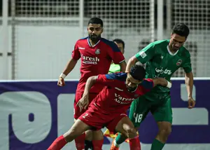 یک پرسپولیسی مهره اصلی شمس علیه تراکتور 