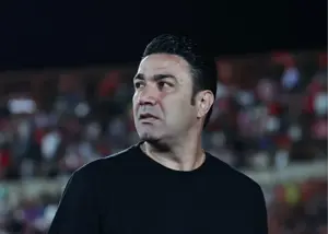 موقعیت سورئال نکونام و تراکتور