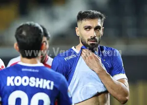 رد زخم دربی روی گلوی عارف! (عکس)