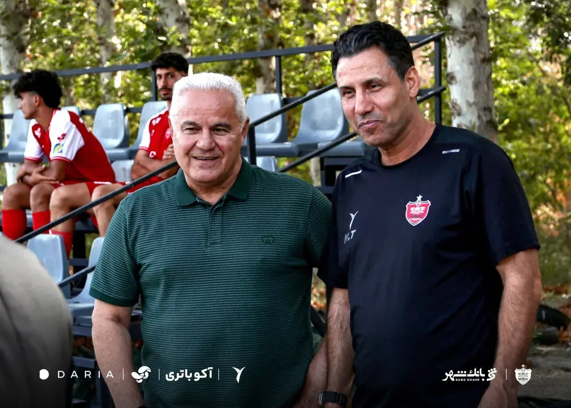 سرمربی پرسپولیس در کنار منتقد مشهور! (عکس)