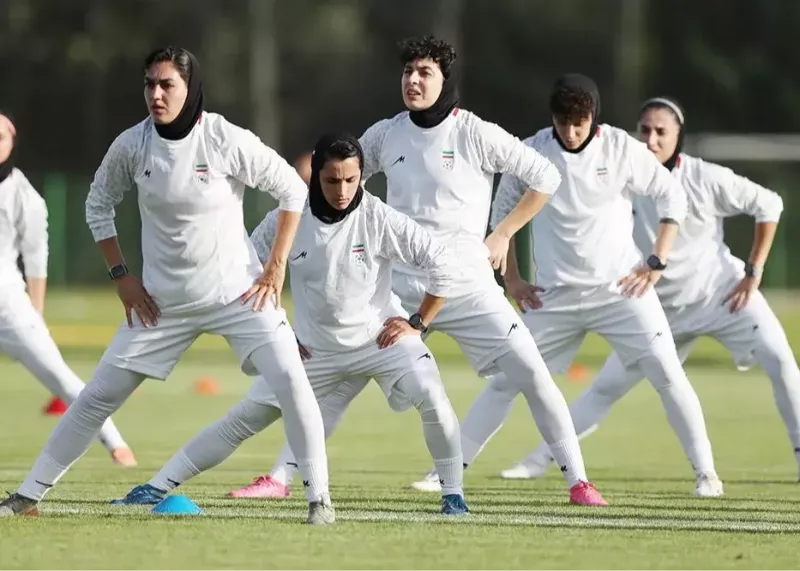 اولین دورهمی دختران ملیپوش بعد از جنگ (عکس)