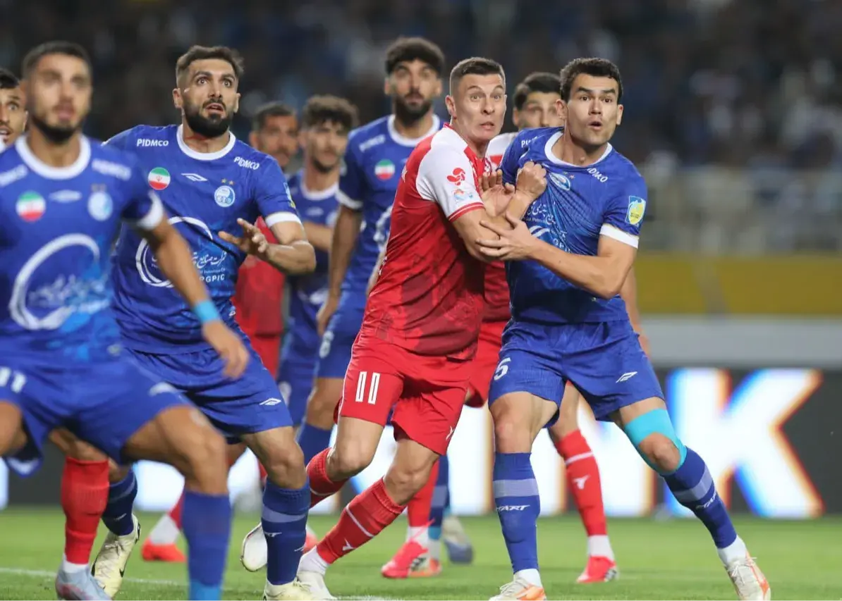 شاگردان کاناوارو و نمایش معمولی در دربی تهران