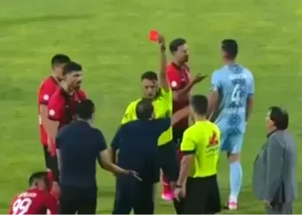 ترک ورزشگاه، واکنش تند خداداد به اخراج!