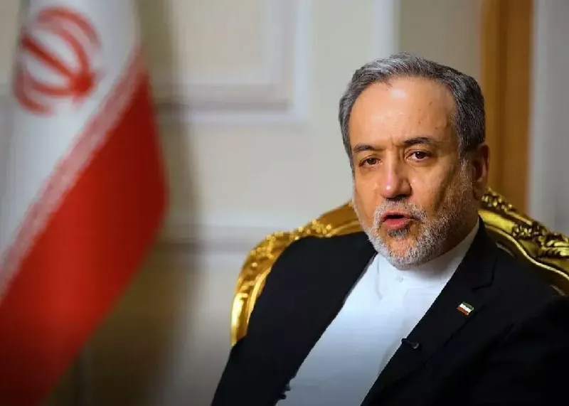 عراقچی از تعیین مسیر موقت در تنگههرمز خبر داد