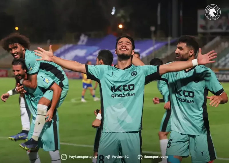 محصول استقلال با گل مقابل آبی‌ها(عکس)
