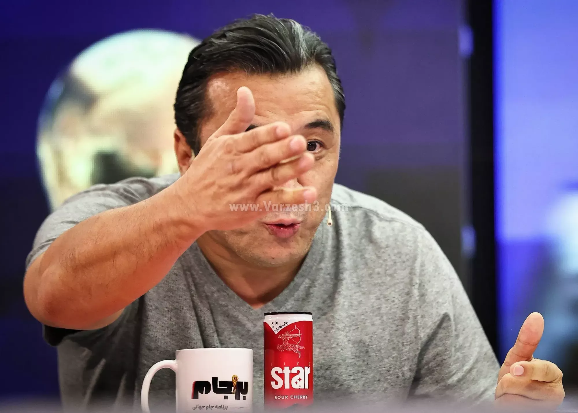 ادعای جنجالی خداداد عزیزی در واتساپ! ادعای جنجالی خداداد عزیزی در واتساپ!